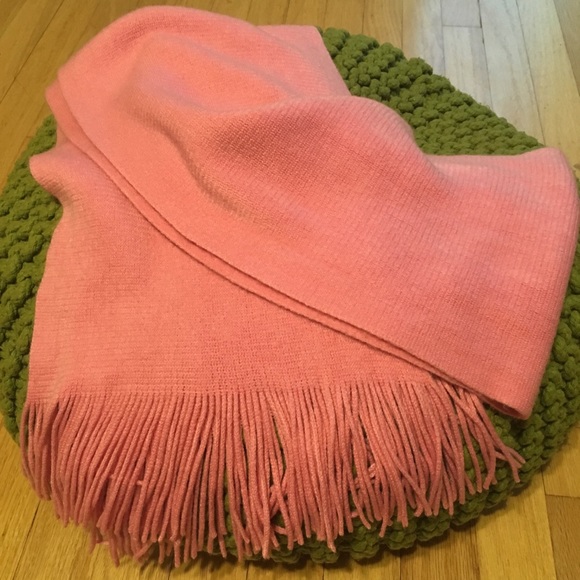 Gorgeous pink scarf 泥 - Picture 3 of 5